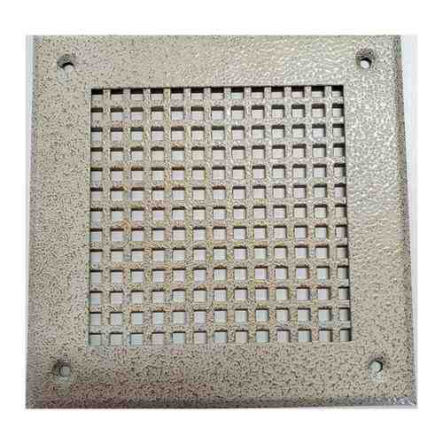 Вентиляционная решетка металлическая 210х210мм, тип перфорации крупный квадрат (Qg 5-8), цвет антик белый.