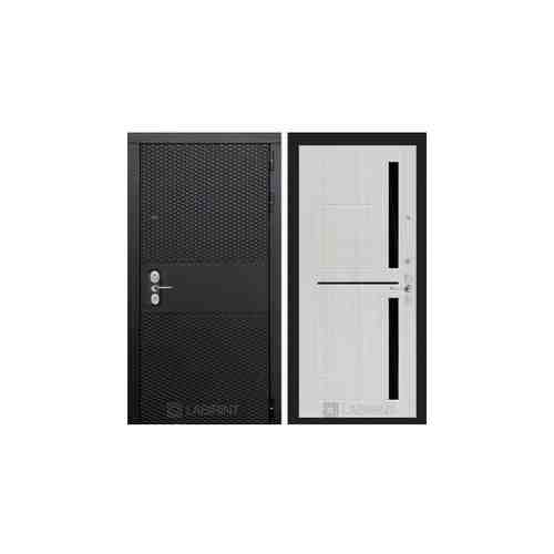 Входная металлическая дверь Лабиринт STORM 02 (Дуб кантри темный / Сандал белый, стекло черное)